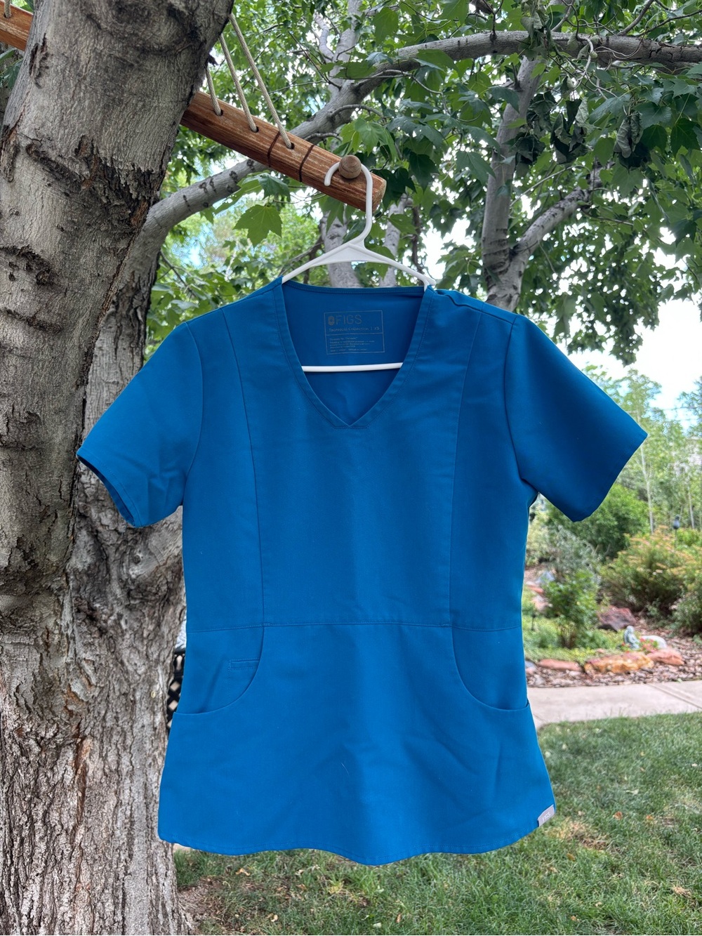 FIGS Women’s Alps Blue Scrub Top Size XS